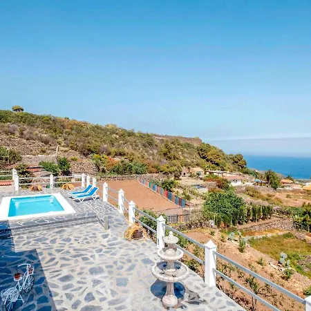 Вилла Sleeps 4 With Pool