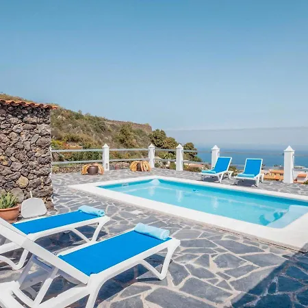 Sleeps 4 With Pool Вилла
